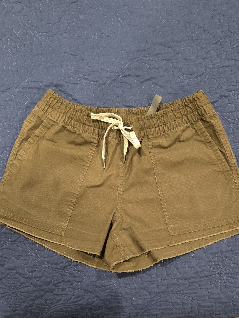 Vuori To stop Olive Drawstring Athletic Shorts Size Extra Small